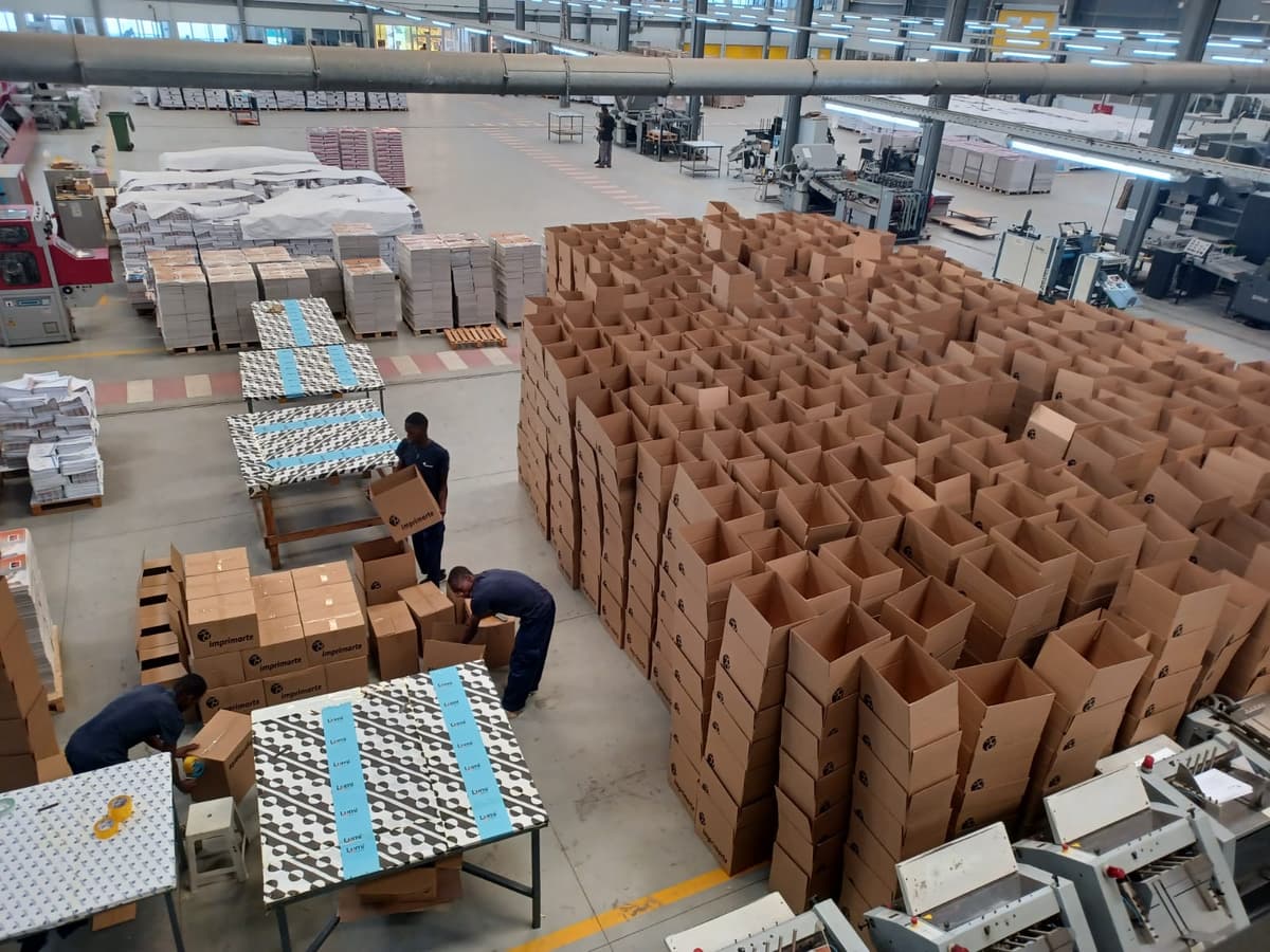 Equipa Imprimarte em ação na zona de produção